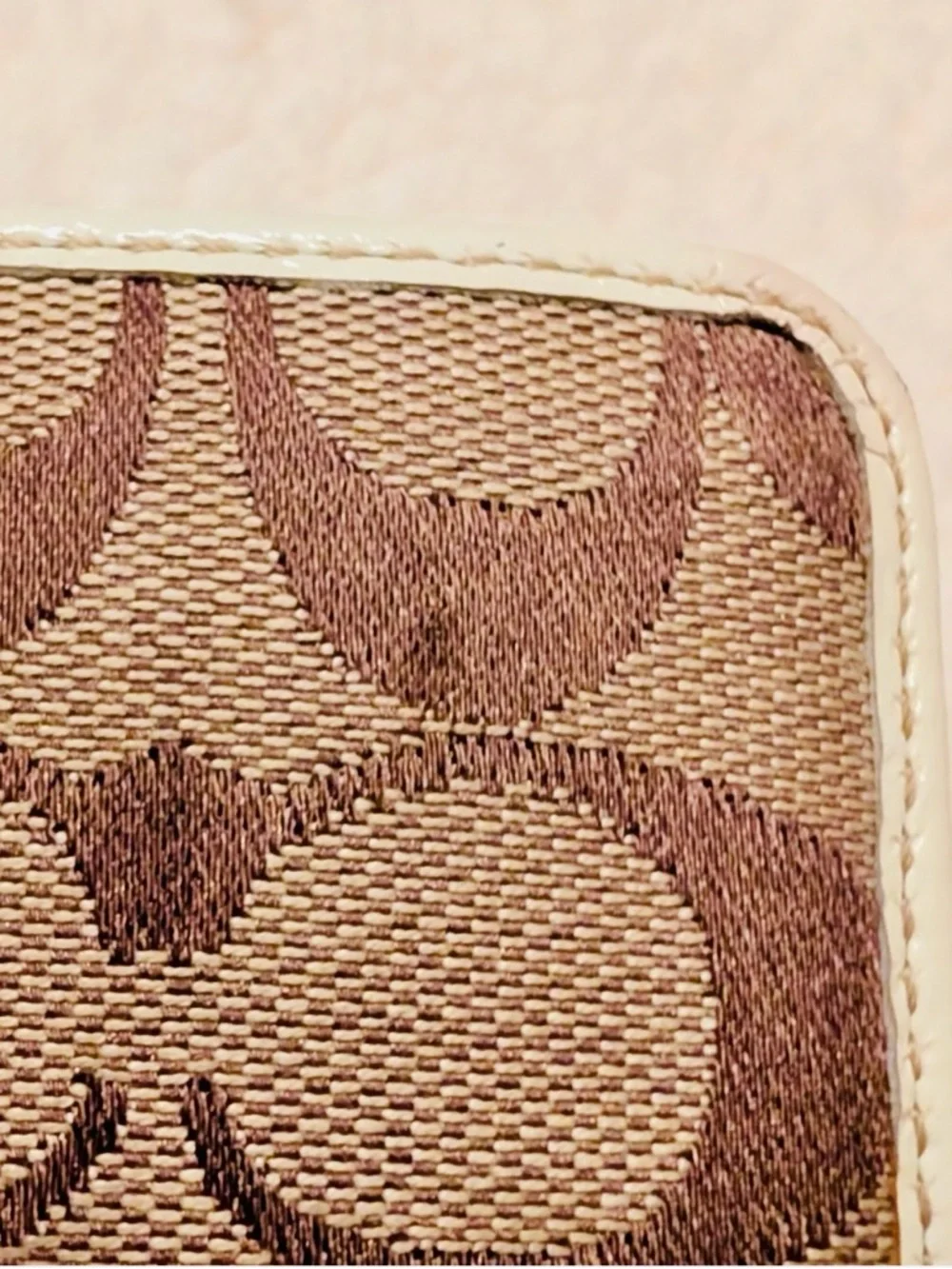 Coach Legacy Signature Canvas Wallet with White Trim - Picture 14 of 14